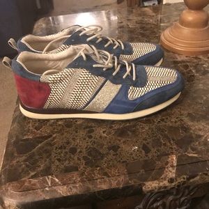 Antonio Melani strung up sneakers worn only twice